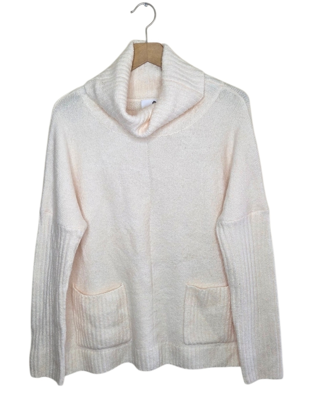 Everyday Chic Boutique Cream Turtleneck Sweater Front Slip Pockets Size Small